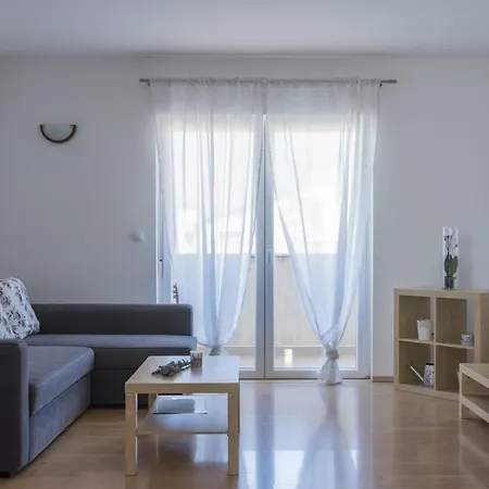 Karin Apartment *